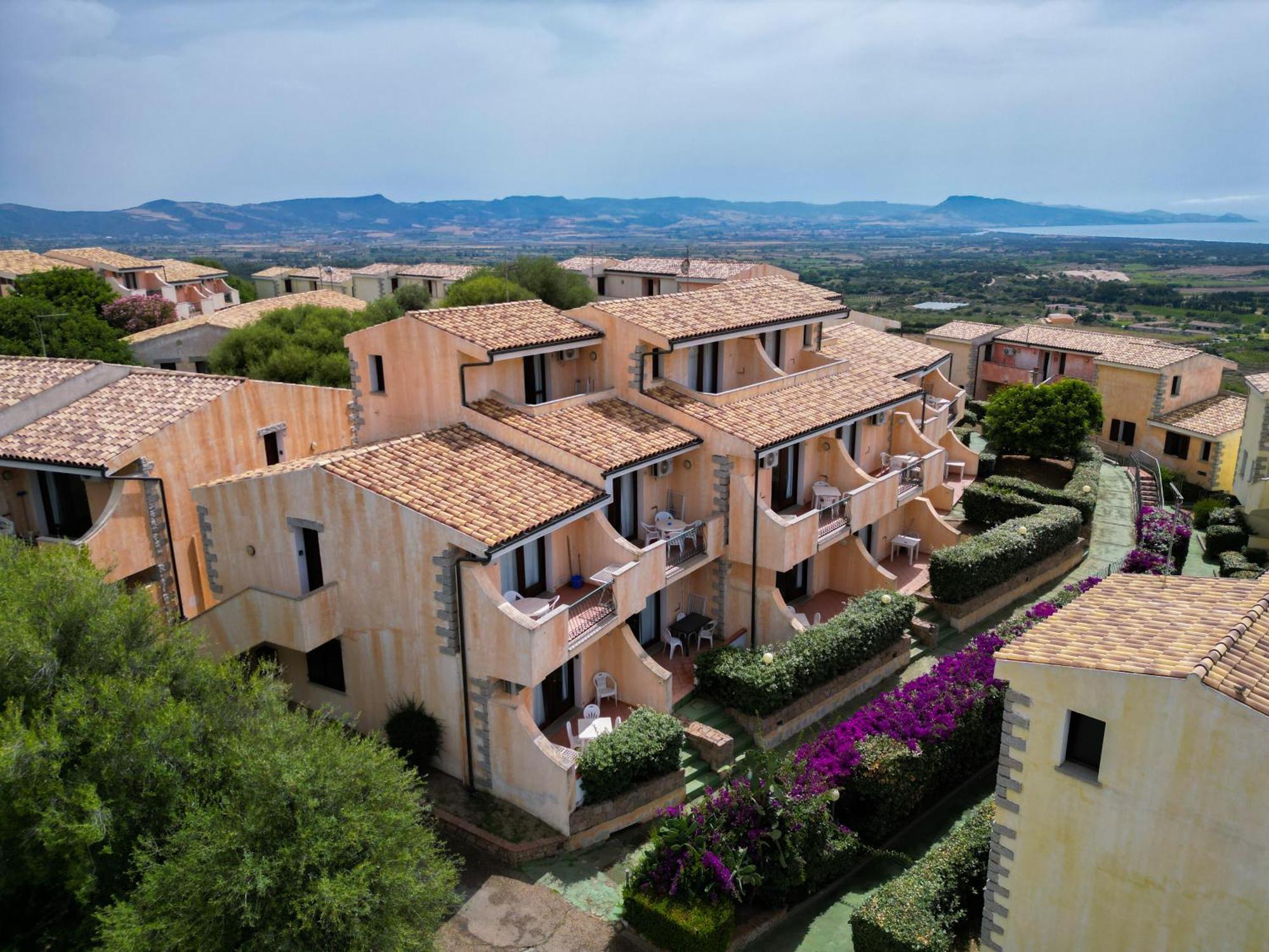 Il Borgo Di Badesi Aparthotel Exterior foto