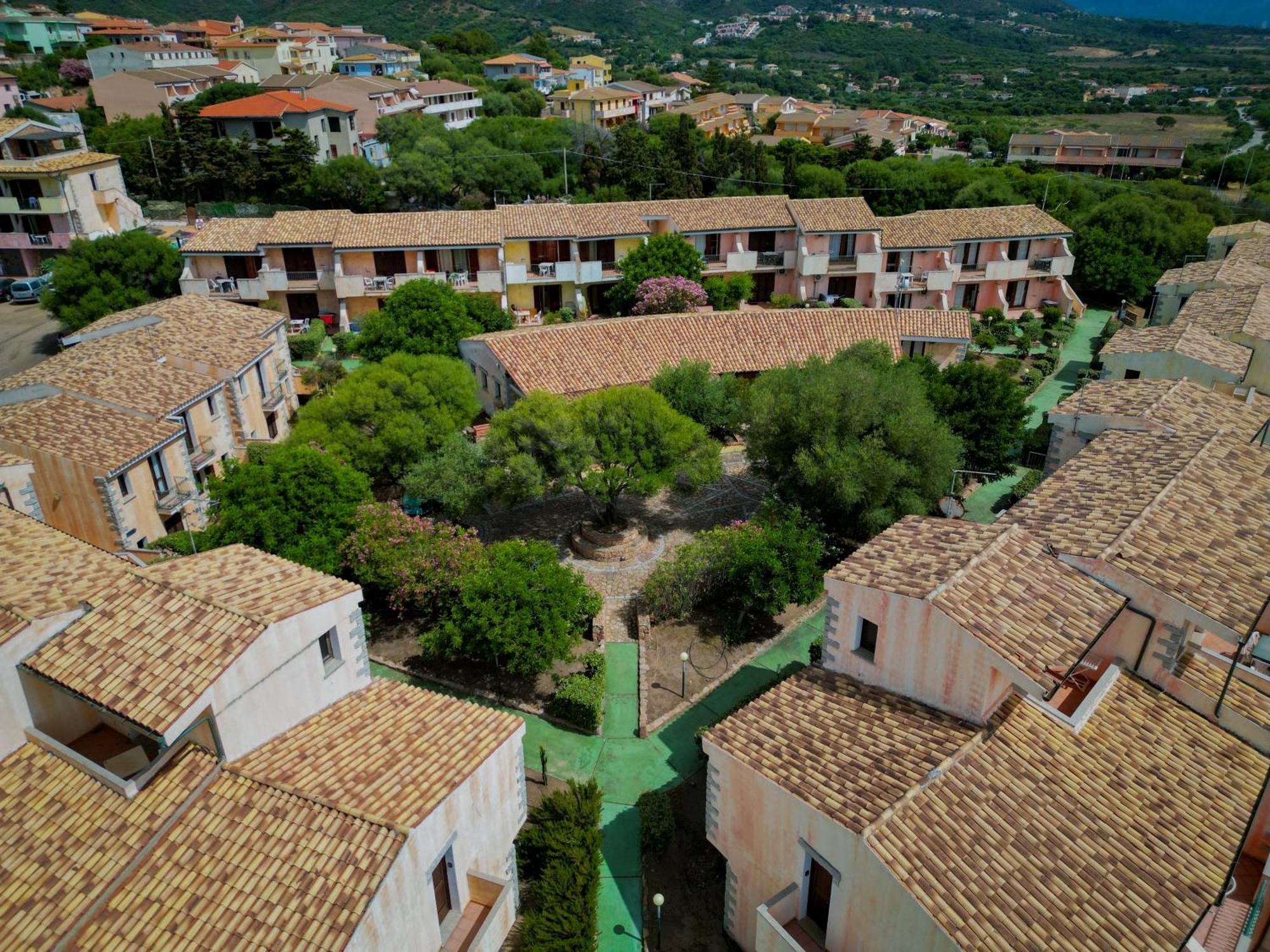 Il Borgo Di Badesi Aparthotel Exterior foto