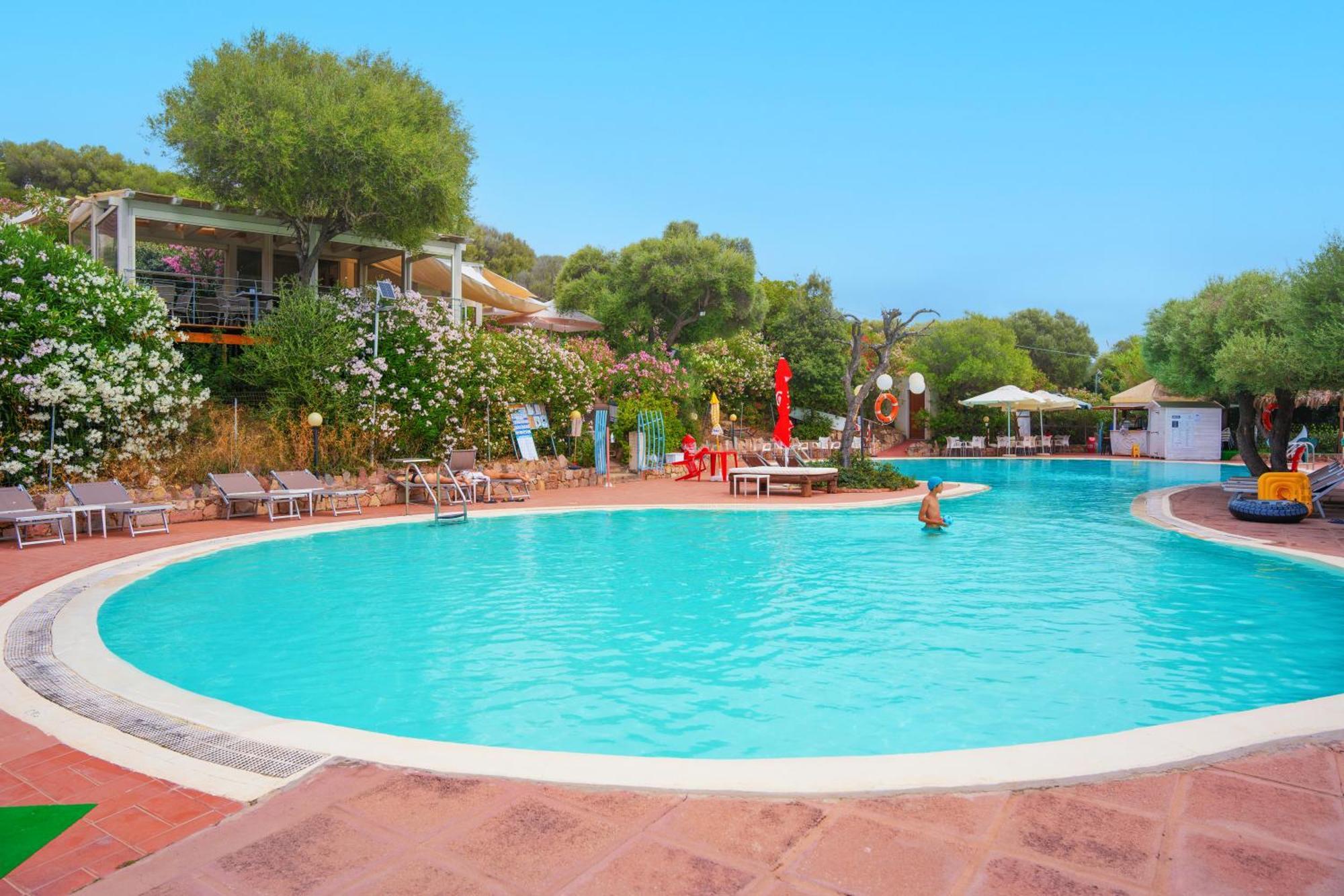 Il Borgo Di Badesi Aparthotel Exterior foto