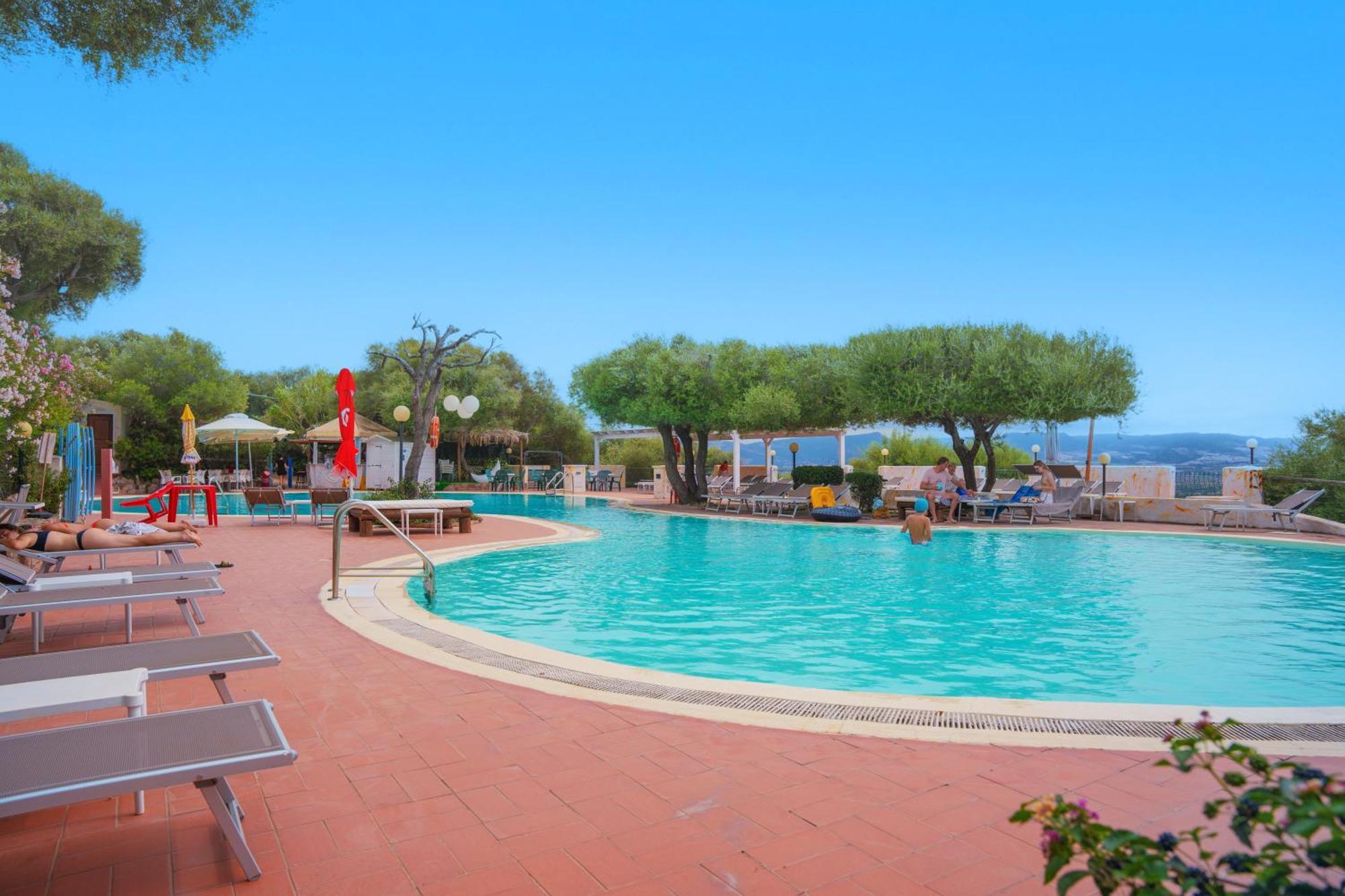 Il Borgo Di Badesi Aparthotel Exterior foto